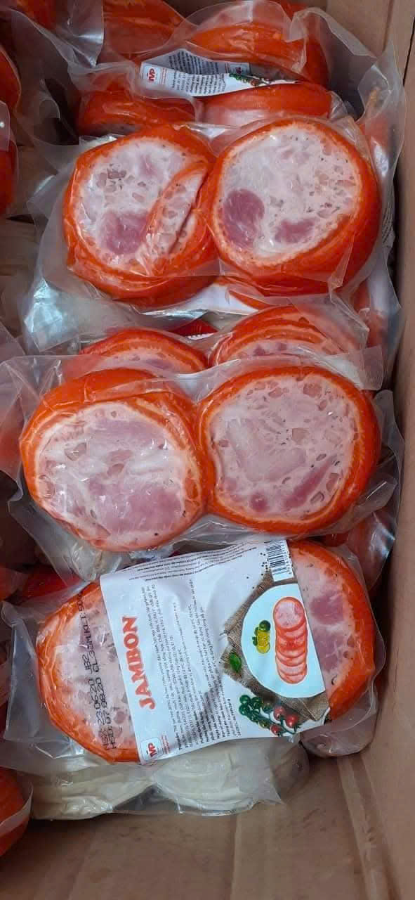 thịt nguội có lớp da màu đỏ bao bọc phía ngoài thường hay dược gọi là thịt da bao đỏ